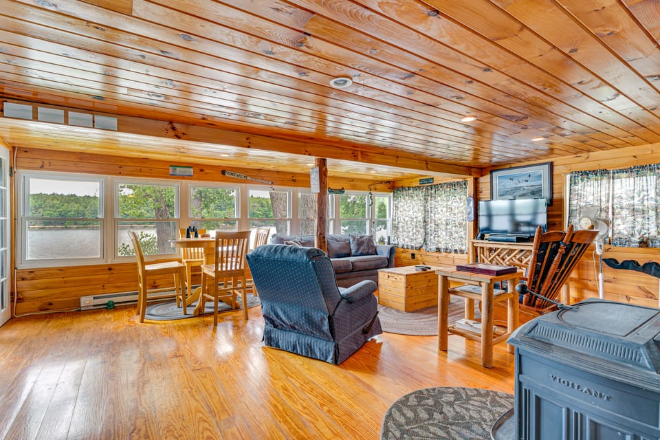 Waterfront Home on Lake Champlain w/ Dock & Kayaks Cottage in Lake Champlain