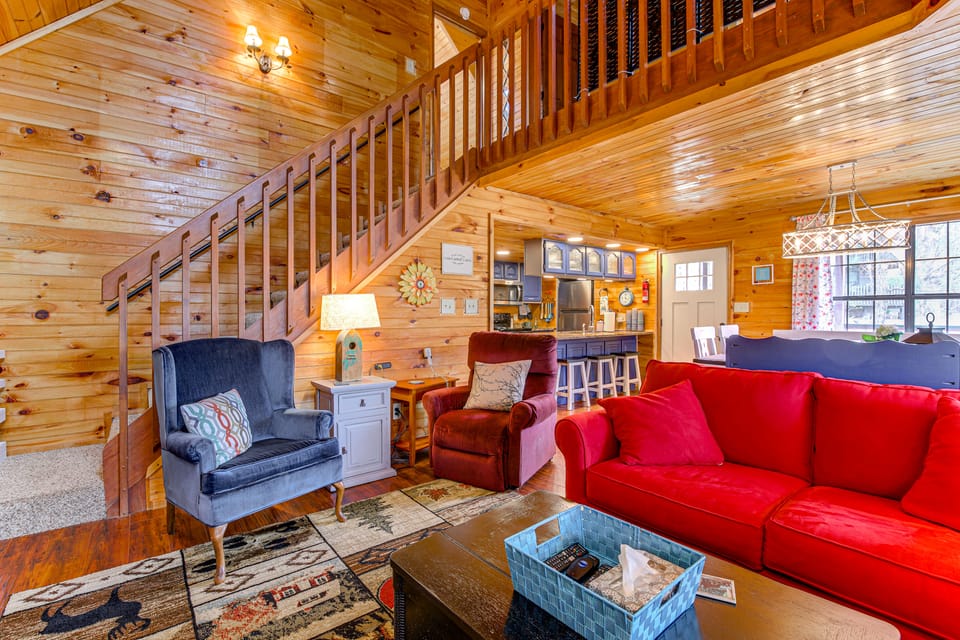 Easy-Access Pigeon Forge Cabin w/ Hot Tub! House in Pigeon Forge