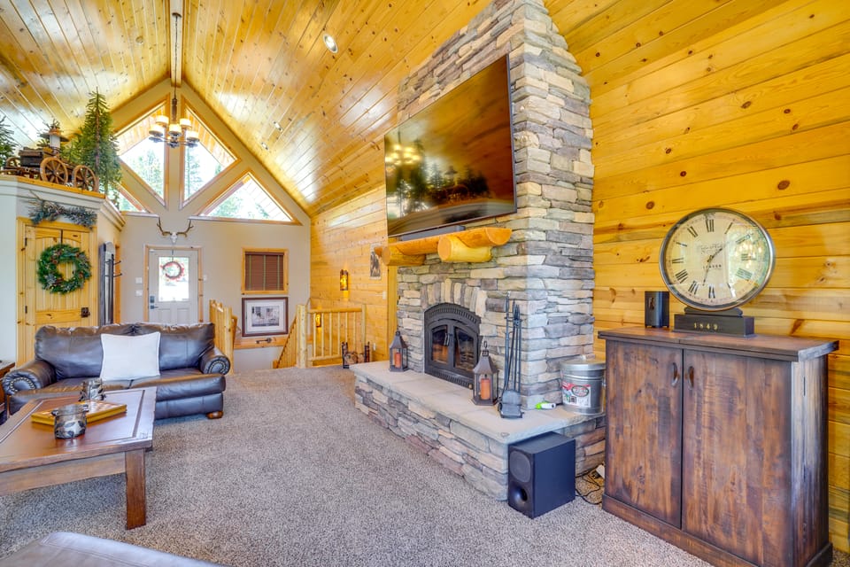 Duck Creek Village Cabin w/ Deck & Private Hot Tub House in Utah