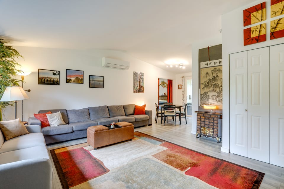 3 Mi to Lake Sammamish! Pet-Friendly Home w/ Deck House in Lake Sammamish