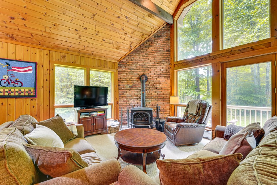 Family-Friendly Ludlow Cabin on Lake Pauline! House in Vermont