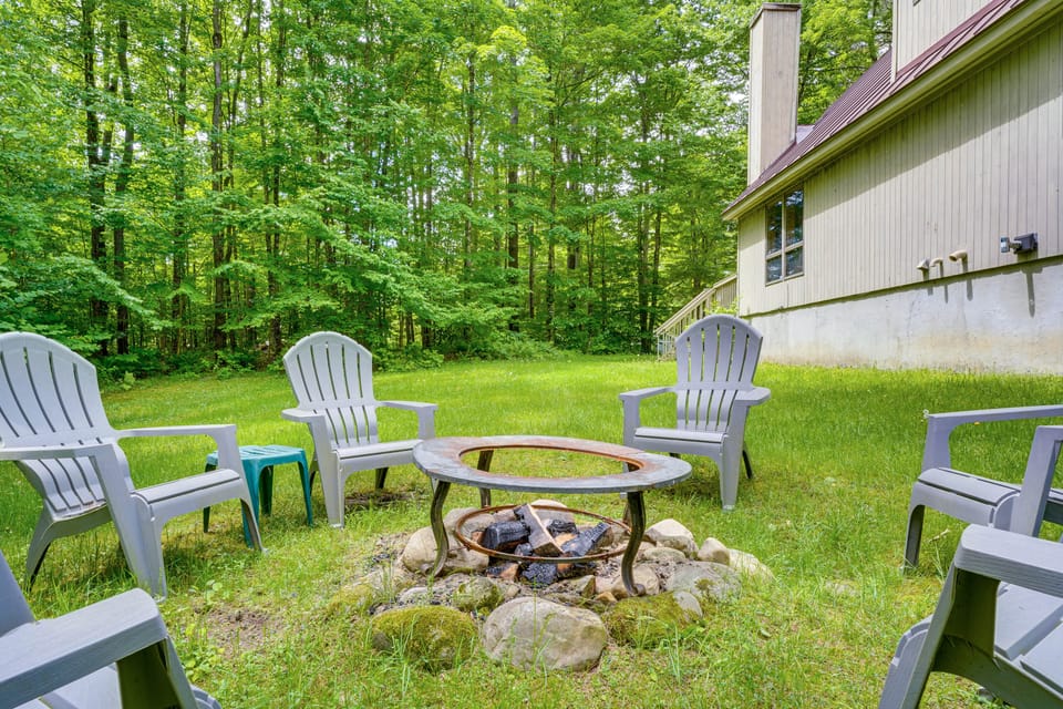 Family-Friendly Ludlow Cabin on Lake Pauline! House in Vermont