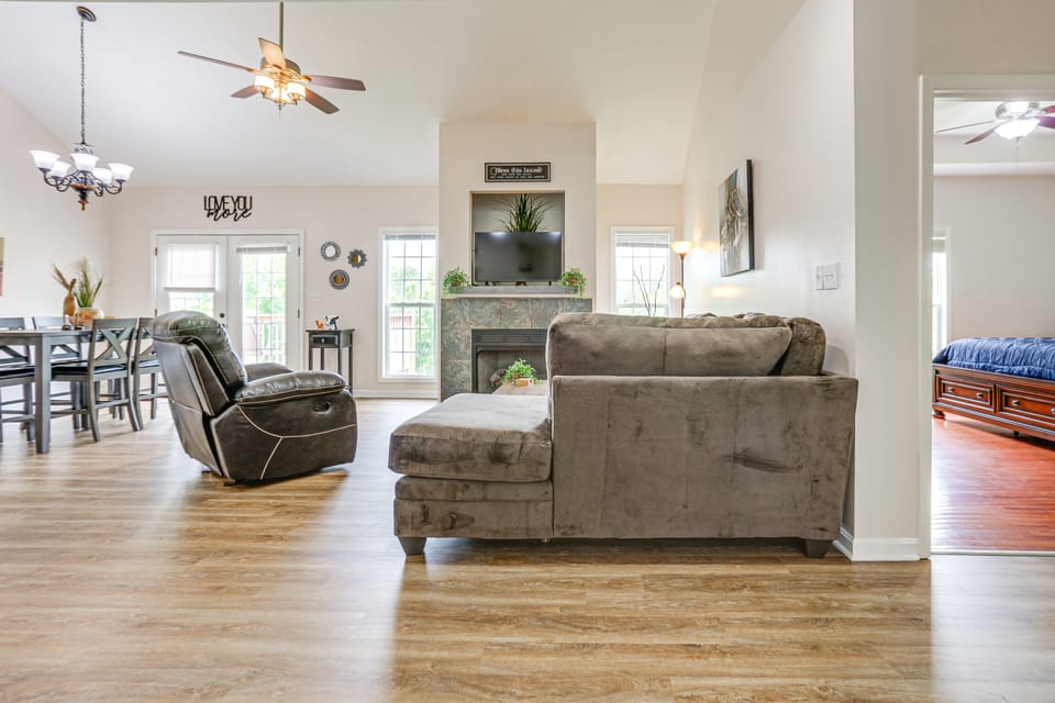 Spacious Frankfort Retreat on Bourbon Trail! House in Indiana