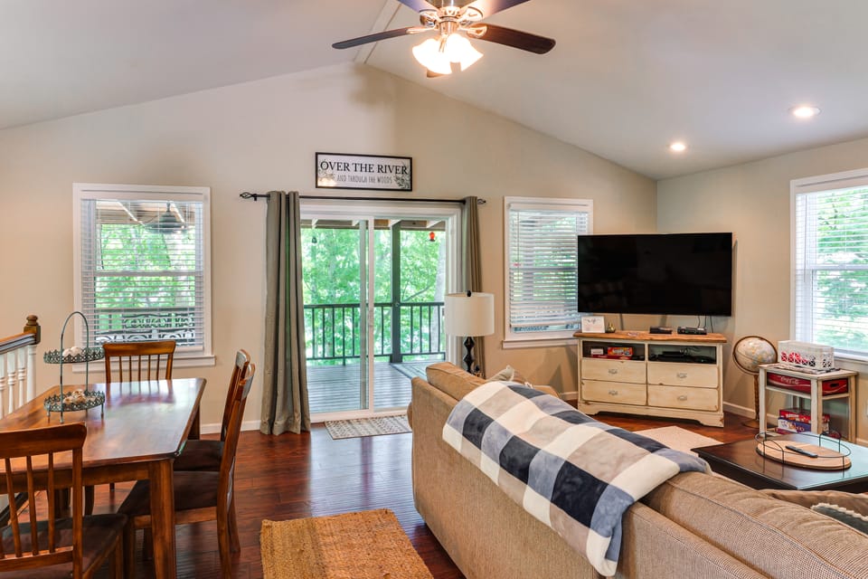 Riverfront Cottage Near Rock Island State Park Cottage in Tennessee