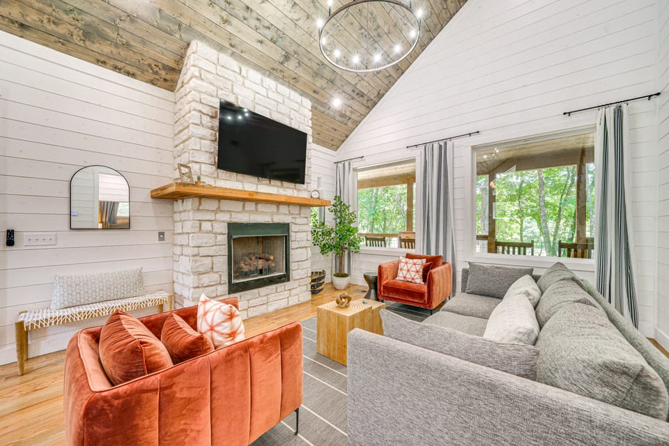 Scenic Riverfront Escape: Outdoor Oasis w/ Hot Tub House in Arkansas