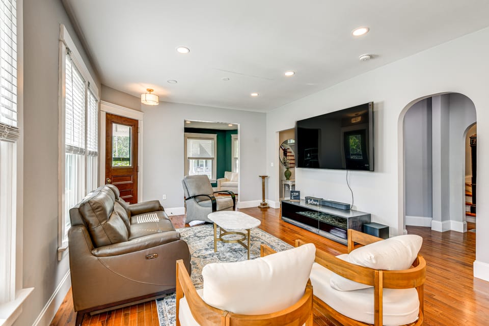 Pet-Friendly Lancaster Home 13 Mi to Dtwn Buffalo House in New York