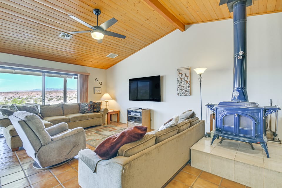 Bullhead City Home w/ Views, Close to Lake Mohave! House in Southern California