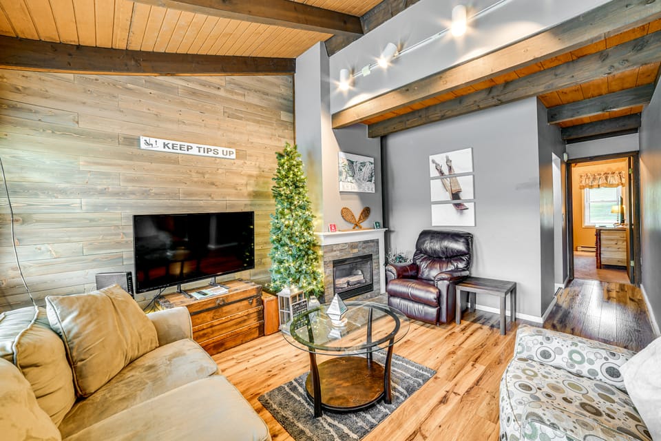Cortland Townhome - Walk to Greek Peak Mtn Resort! Apartment in Pennsylvania