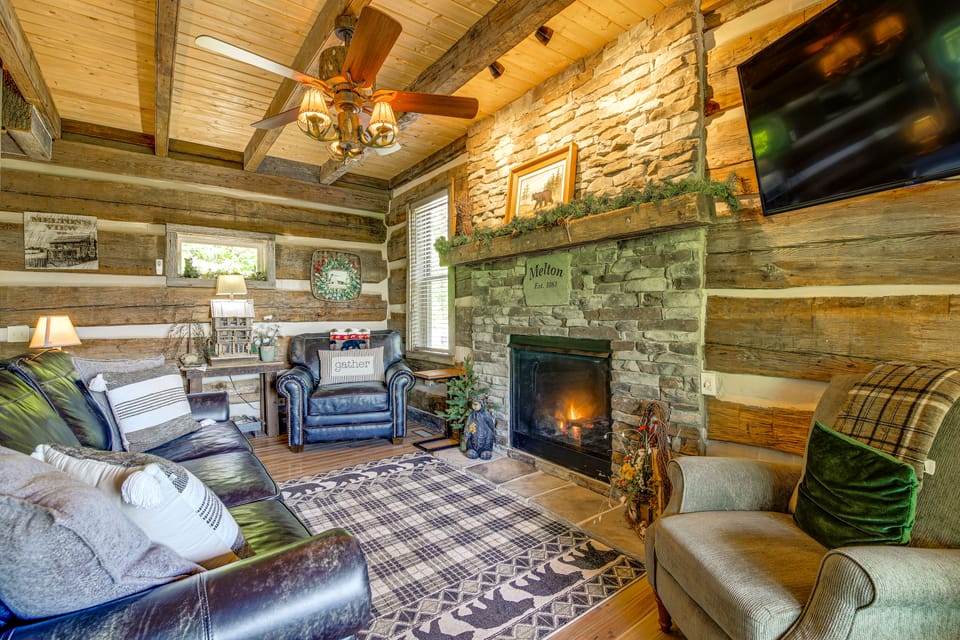 Hot Tub + Pool Table: 3-Story Gatlinburg Cabin! House in Gatlinburg