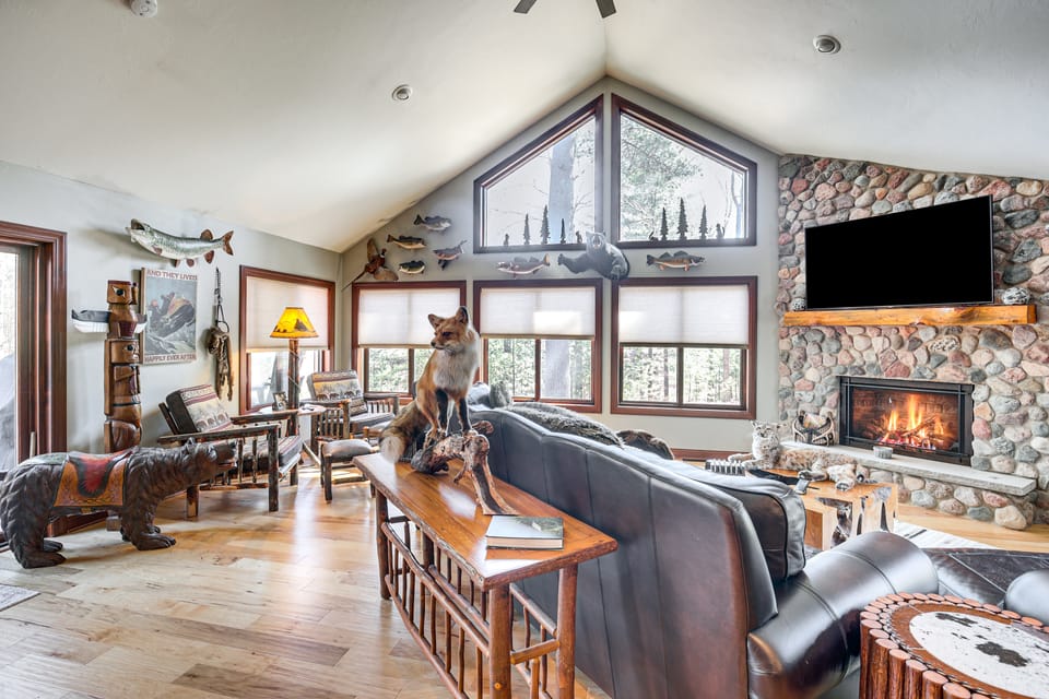 'Northwood Tours Escape': Hot Tub & Lake Access! House in Wisconsin