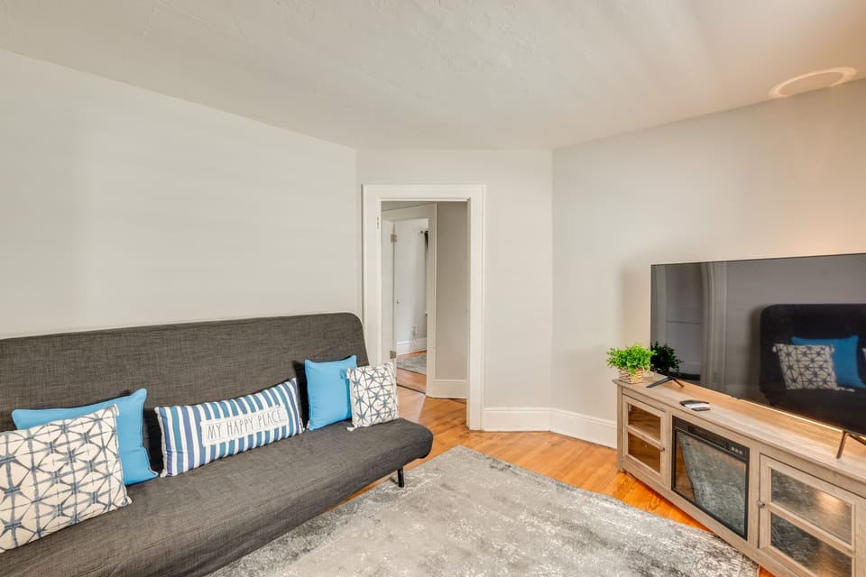 NYC Area Home Base, 7 Mi to MetLife Stadium! Apartment in Maywood