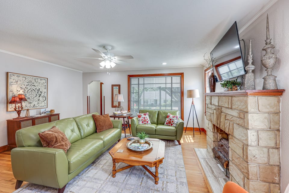 Walk to Oaklawn Racetrack: Hot Springs Getaway! House in Hot Springs