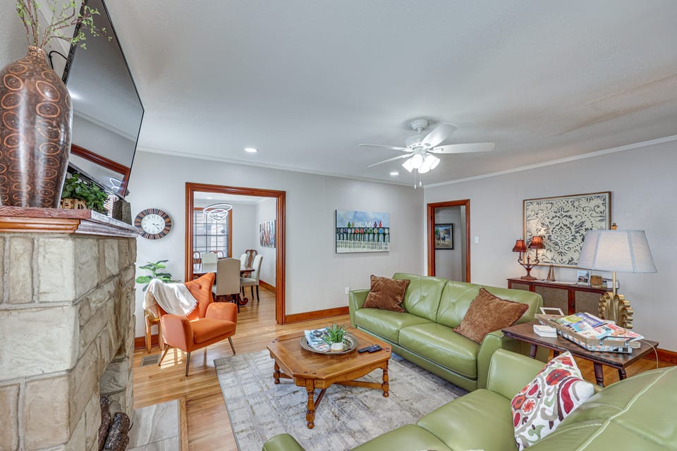 Walk to Oaklawn Racetrack: Hot Springs Getaway! House in Hot Springs