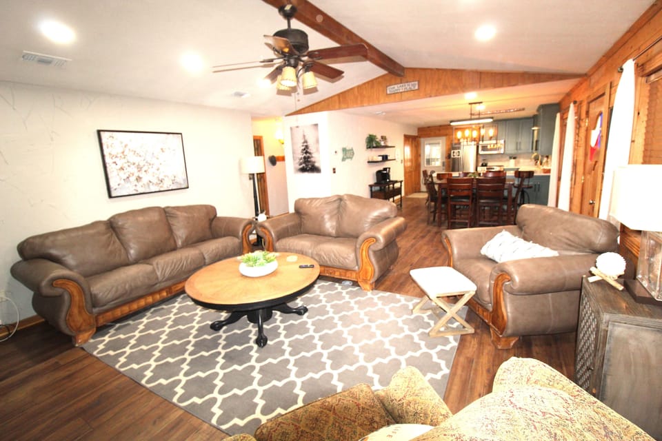 Granbury Home w/ Waterfront Deck: 5 Mi to Downtown House in Granbury