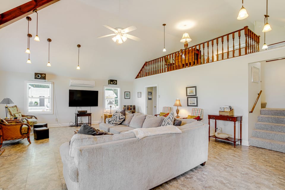 Waterfront Cambridge Home: Pool & Dock! House in Maryland
