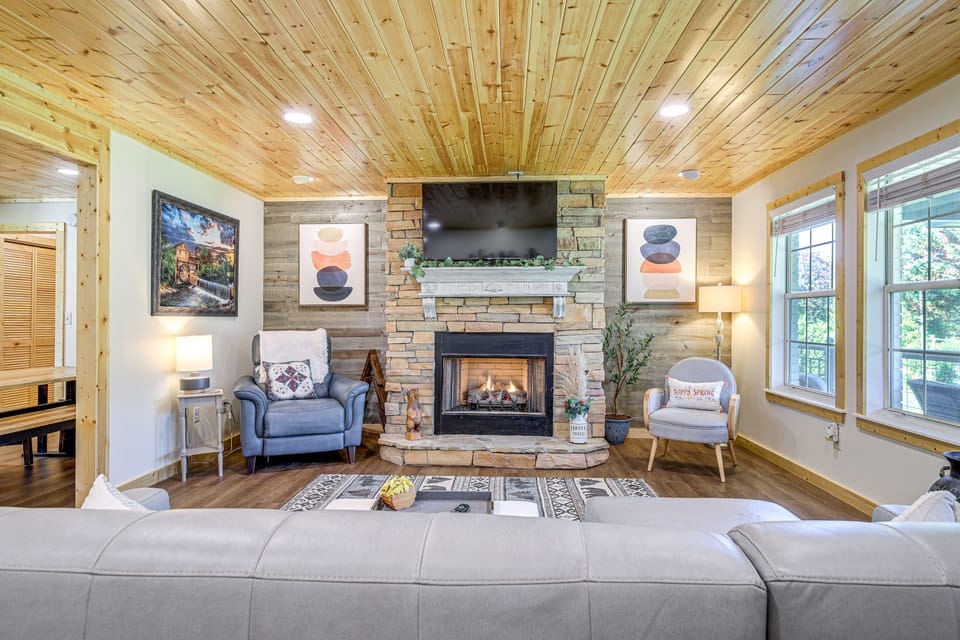 Modern Sevierville Cottage w/ Hot Tub + Game Room Cottage in Sevier County