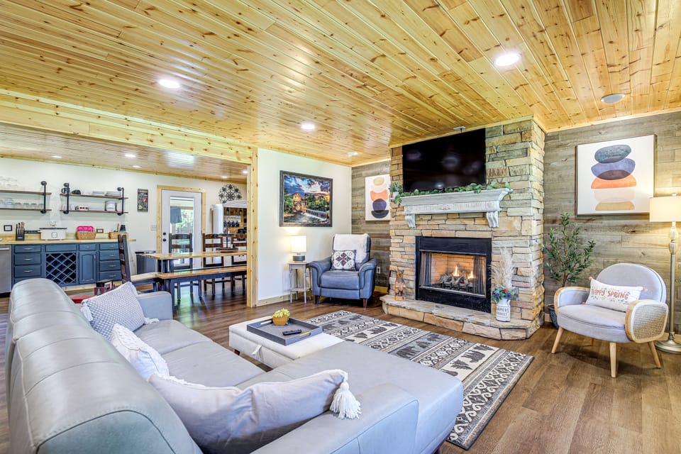 Modern Sevierville Cottage w/ Hot Tub + Game Room Cottage in Sevier County