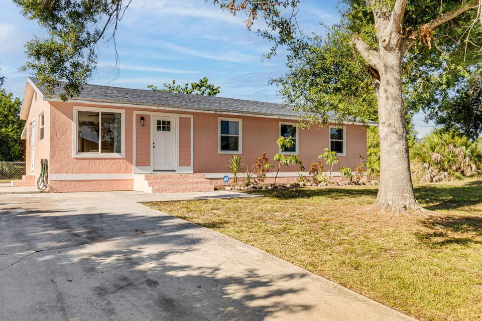Chic Port Charlotte Home ~ 9 Mi to Englewood Beach House in Gulf Cove
