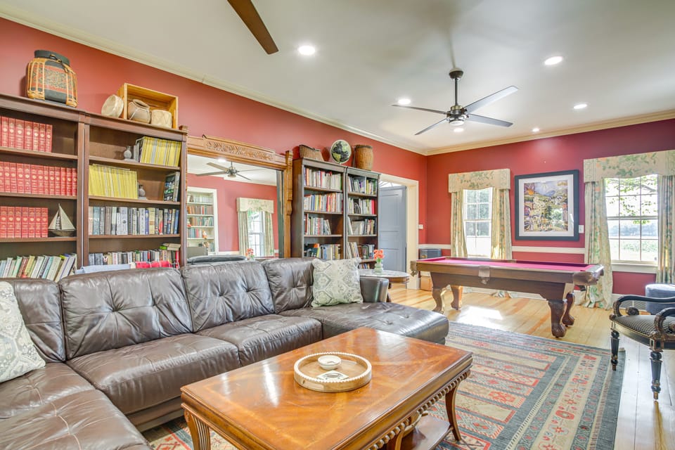 On 7 Acres! Riverfront Estate w/ Views in Denton House in Maryland