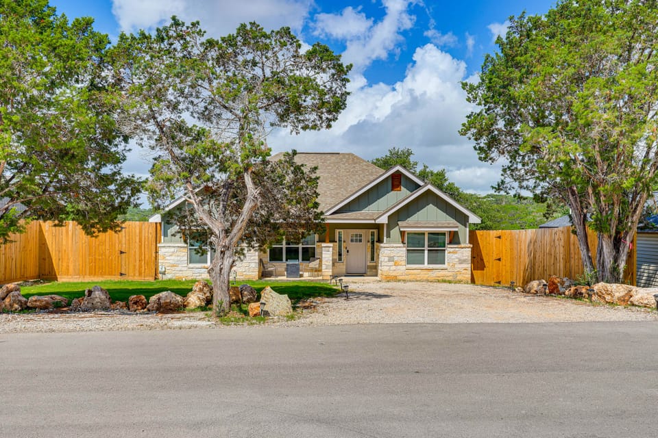 Pool, Spa, Sauna & Arcade! Canyon Lake Home House in Canyon Lake