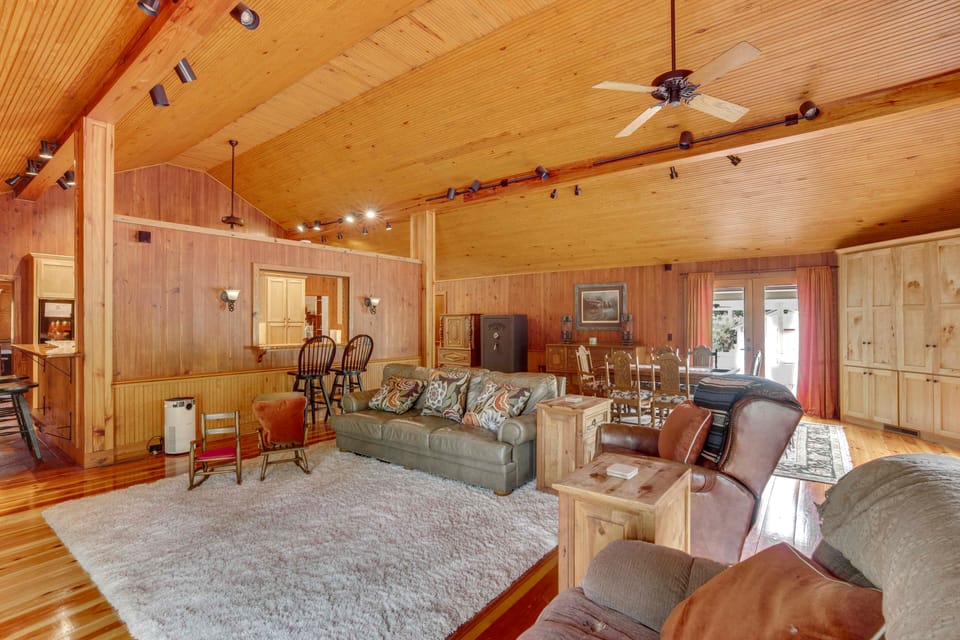 Private Walterboro Estate w/ Deck + Fire Pit! House in South Carolina
