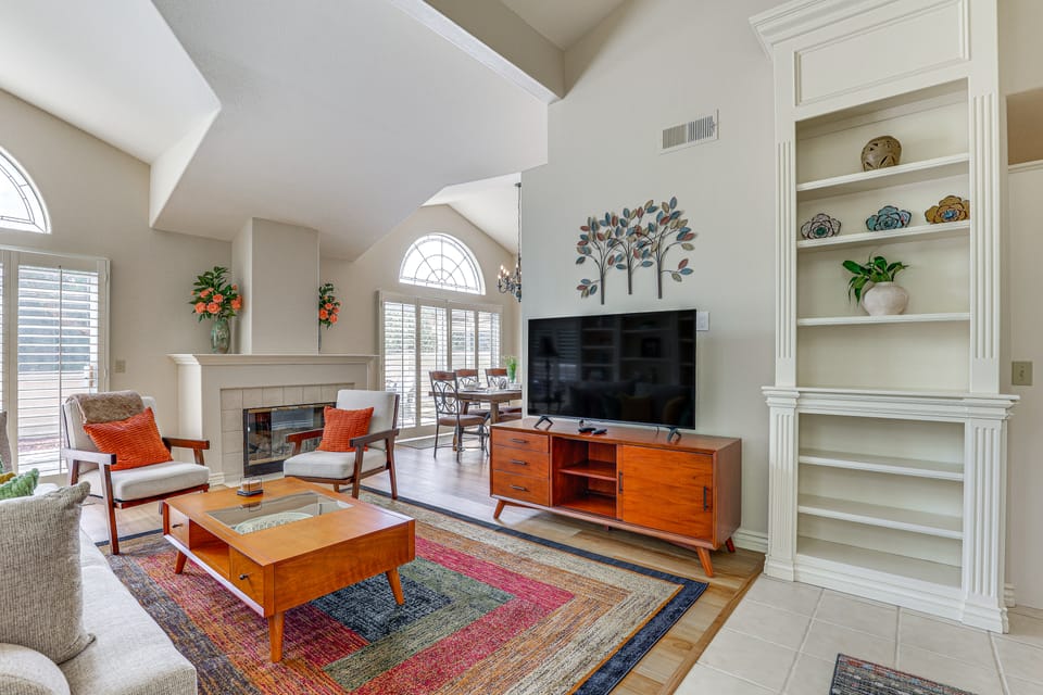 Escondido Townhome w/ Gas Grill + Golf Acess! Apartment in Southern California
