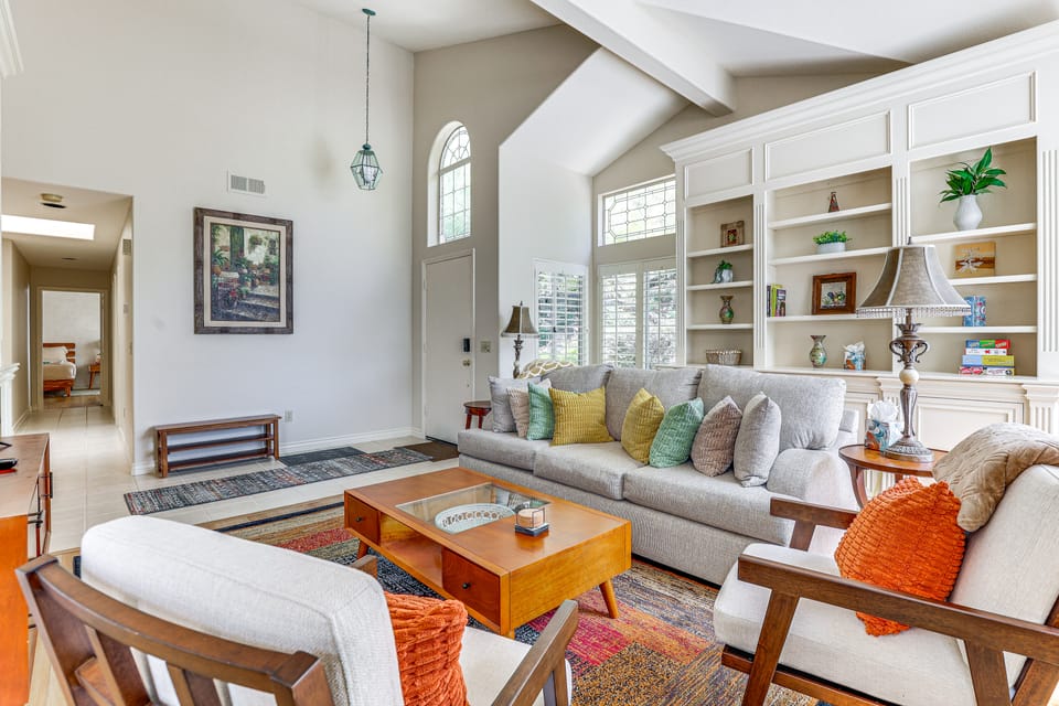 Escondido Townhome w/ Gas Grill + Golf Acess! Apartment in Southern California