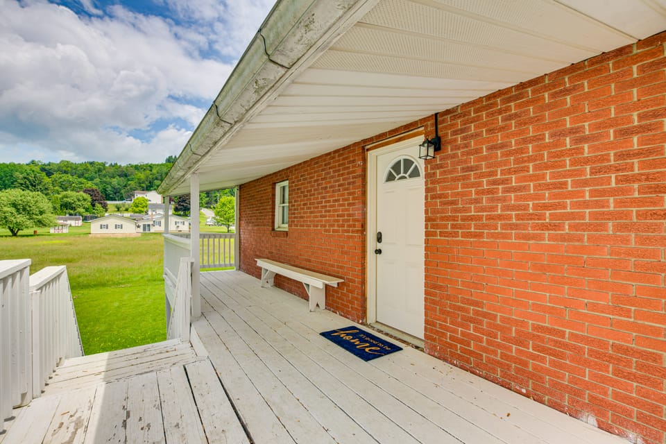Shop, Explore & Relax! Apt 3 Mi to Dtwn Clearfield Apartment in Allegheny River