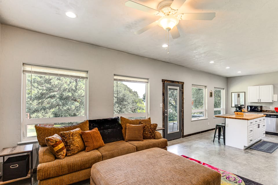 Frankston Vacation Rental: Walk to Lake Palestine! House in Texas