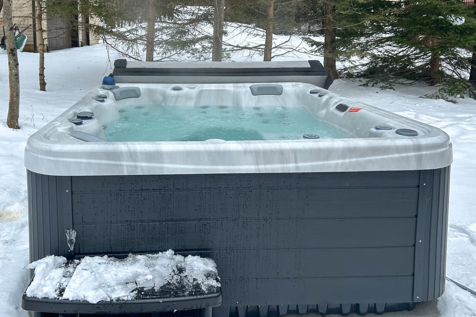Private Hot Tub: Charming Poconos Cabin! House in Tunkhannock Township