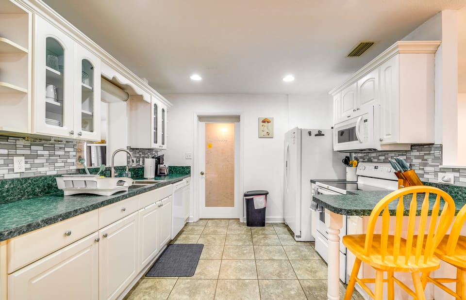 Ocala Retreat w/ Pool, Grill & Yard - Pets Welcome House in Ocala
