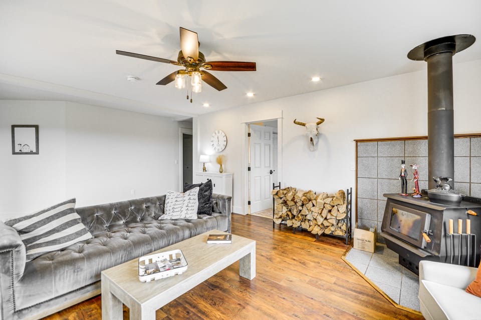 Lovely Roberts Home w/ Patio & Mountain Views! House in Montana