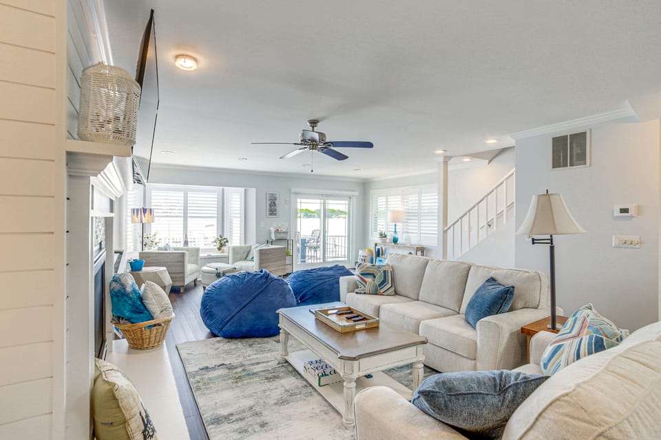 Waterfront ‘Clarklake Escape’ - Deck, Dock & Views House in Ohio