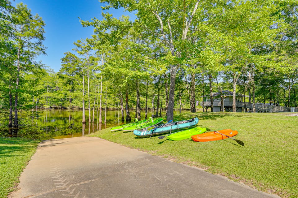 Private Boat Launch! Riverfront Jefferson Retreat House in Texas