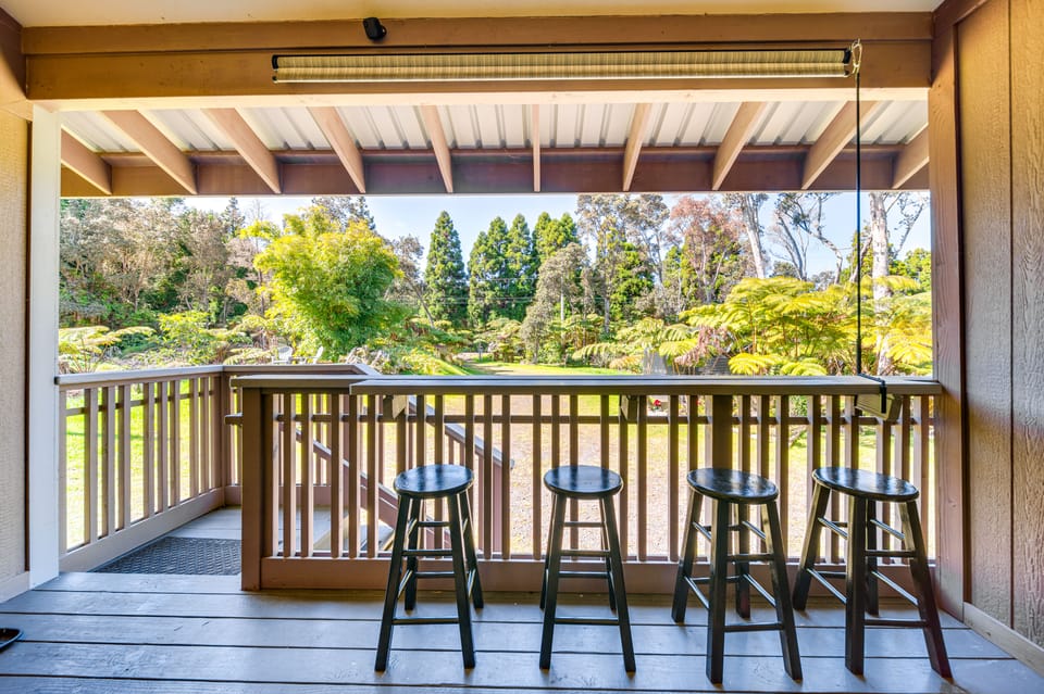 Rainforest Retreat w/ Hot Tub: Mins to Nat'l Park! House in Volcano