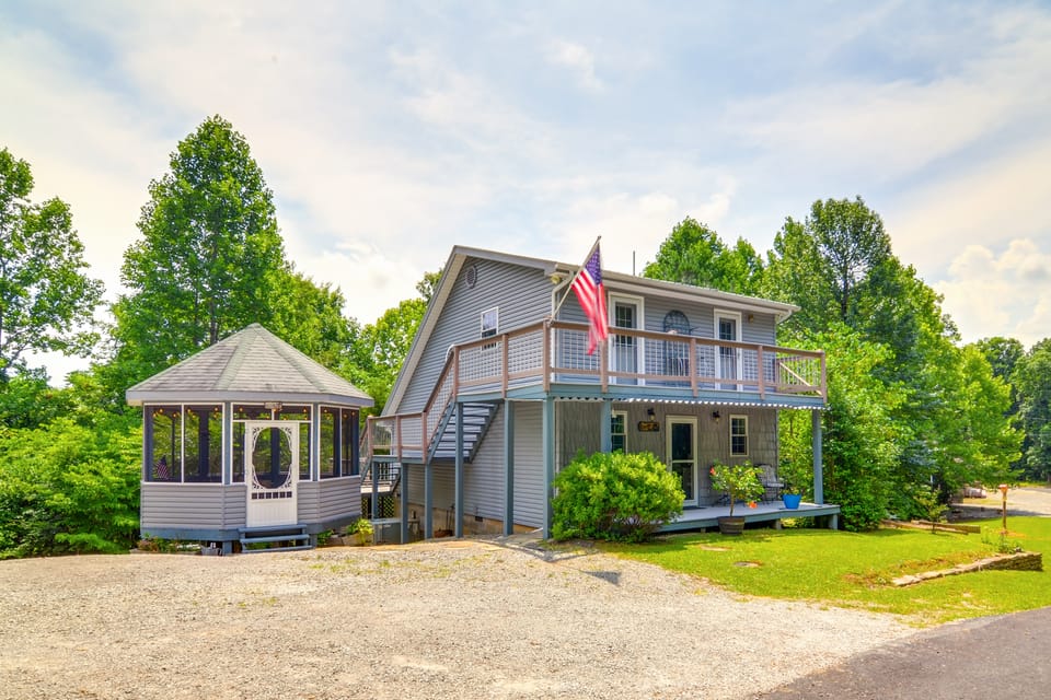 Tennessee Cabin Getaway Near Dale Hollow Lake! House in Tennessee