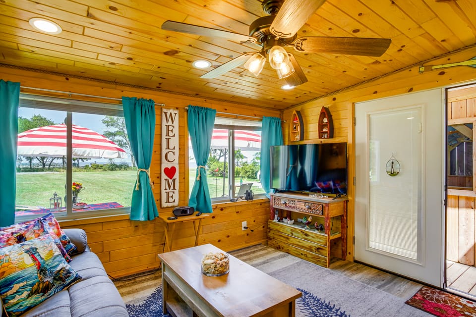 Maryland Retreat: Walk to Bay, Beach & Boat Ramp! House in Maryland