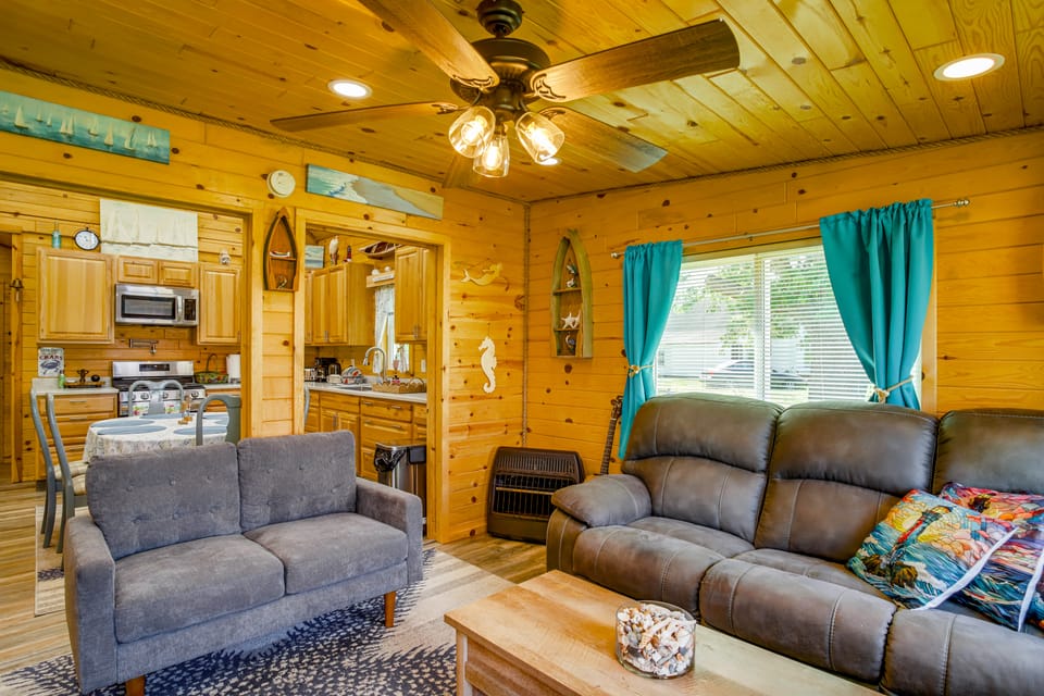Maryland Retreat: Walk to Bay, Beach & Boat Ramp! House in Maryland