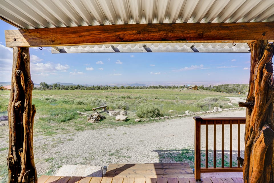 ‘Sunset Cabin’ near Moab w/ Stunning Views! House in Utah