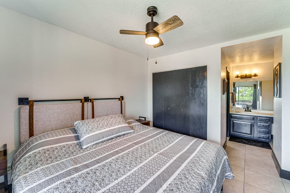 Walk to Angel Fire Lifts! Mountain-View Condo Apartment in Angel Fire