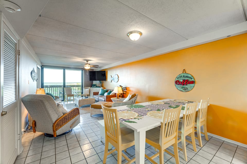 Beachfront Views: Breezy Port Aransas Condo! Apartment in Nueces County