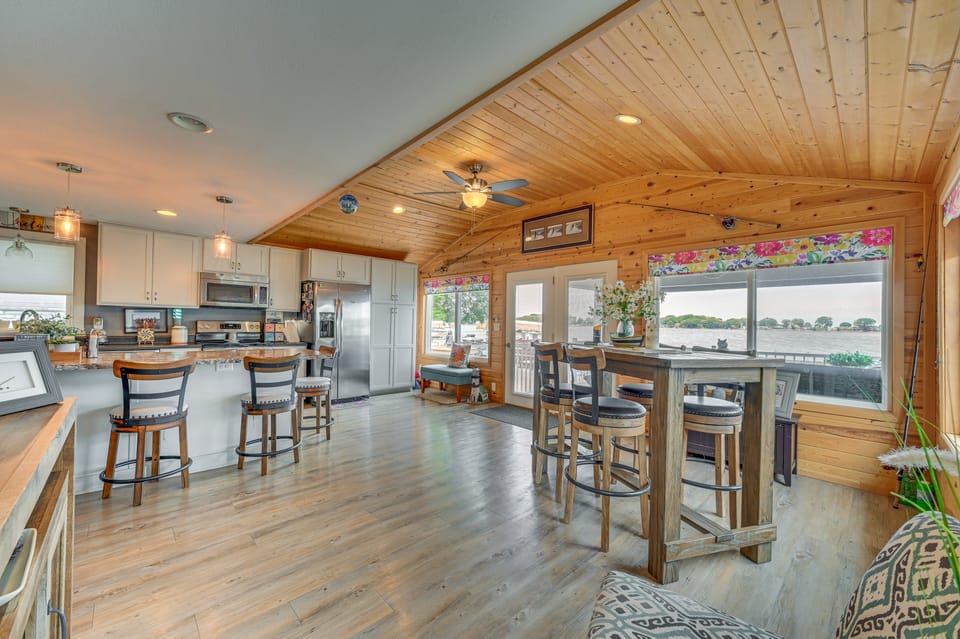 Angler's Cottage on Lake Cornelia: Pets Welcome! Cottage in Iowa