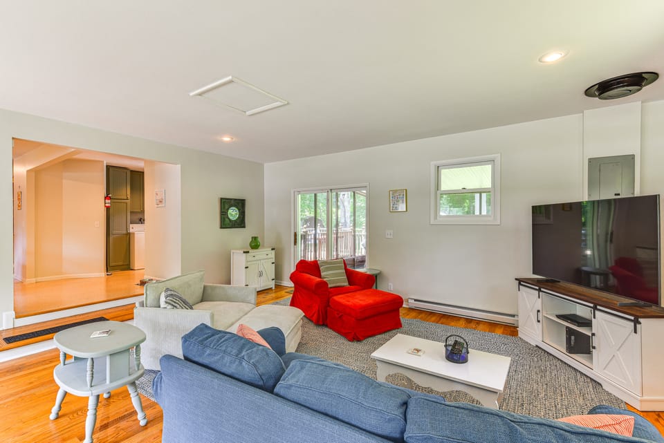 Charming Union Pier Home w/ Deck: Half-Mi to Beach House in Chikaming Township