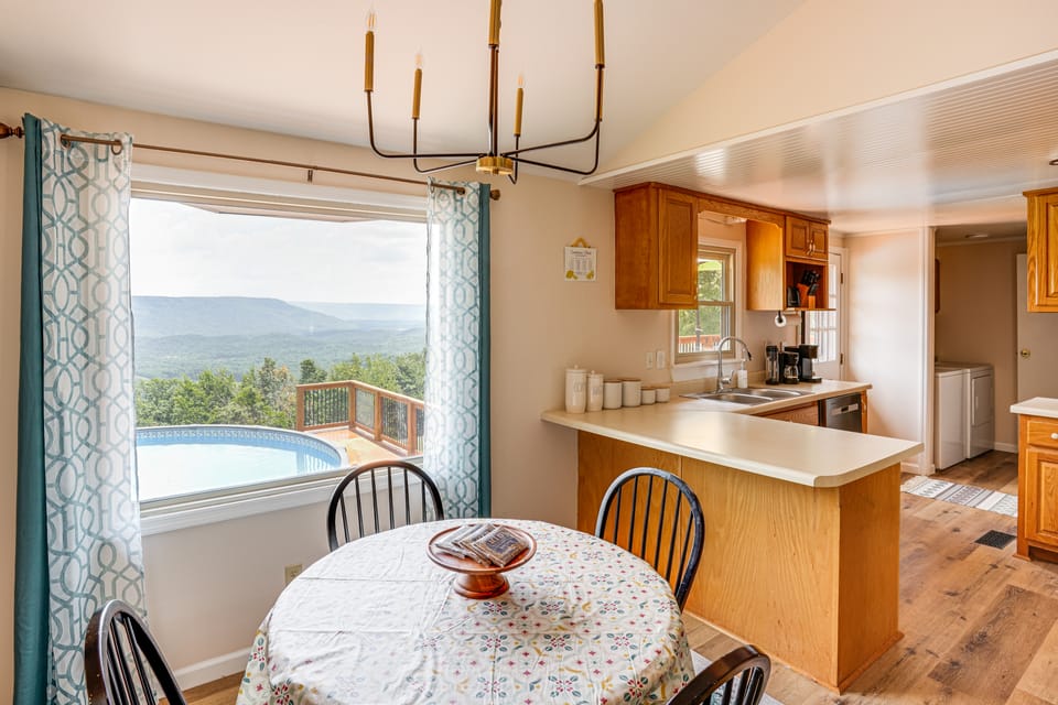 Serene Trenton Home w/ Pool & Mountain Views! House in Alabama