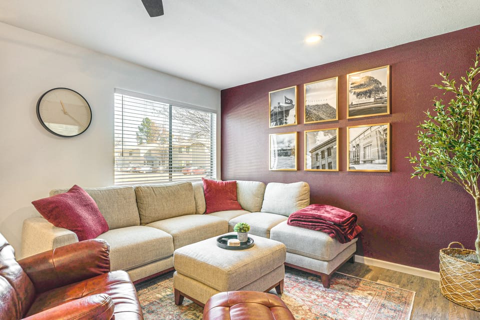 Convenient Bryan Townhome w/ Patio < 3 Mi to A&M! Apartment in College Station