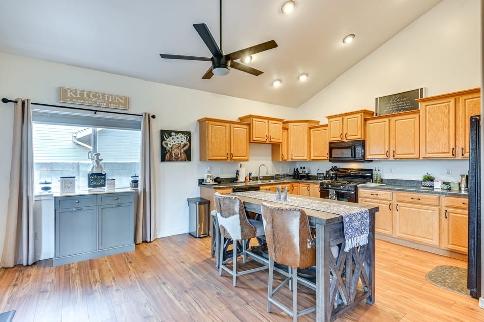 12 Mi to Flagstaff: Pet-Friendly Home w/ Sunroom! House in Arizona