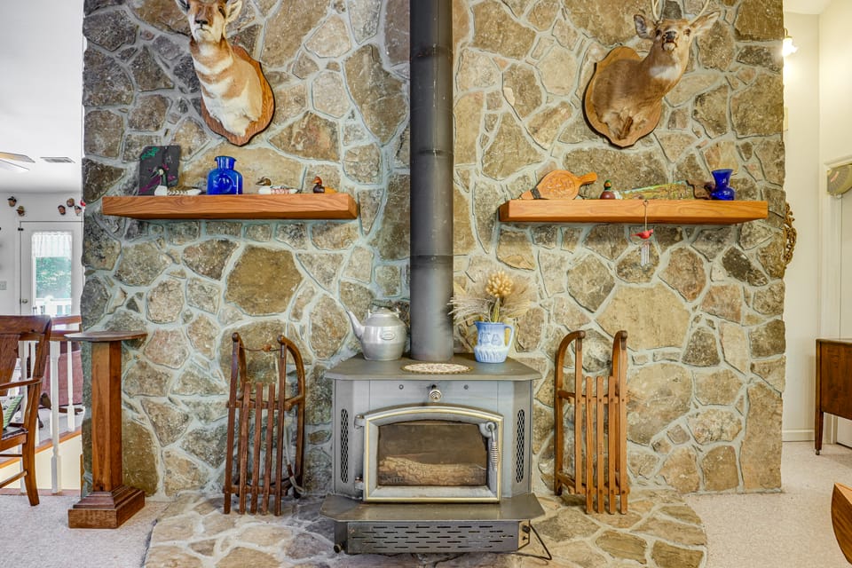Peaceful Harrison Duplex w/ Porch & Grill! Apartment in Chattanooga