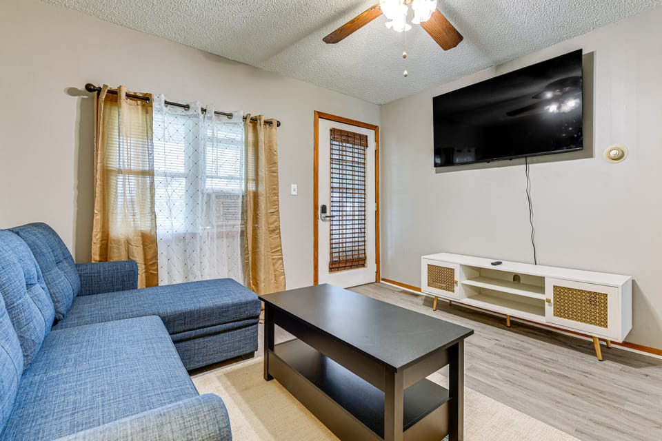 11 Mi to Niagara Falls: North Tonawanda Apartment Apartment in New York