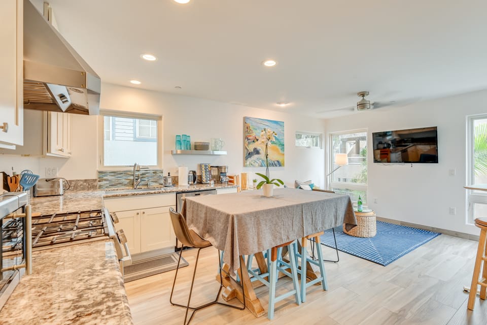 Sunny San Diego Home w/ Patio - Steps to Beach! House in Mission Beach