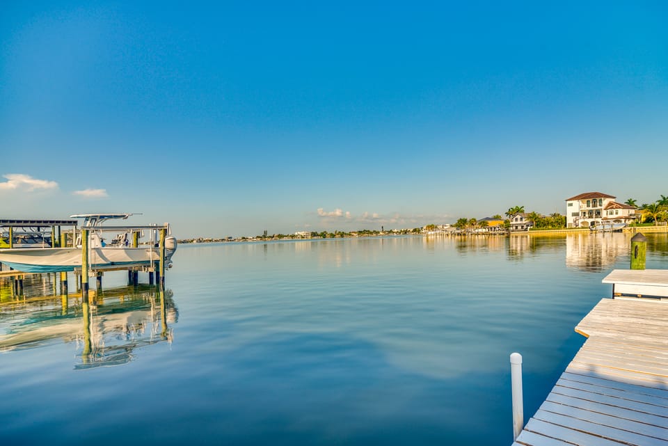 Bayfront St Petersburg Home w/ Hot Tub & Dock! House in Gulfport
